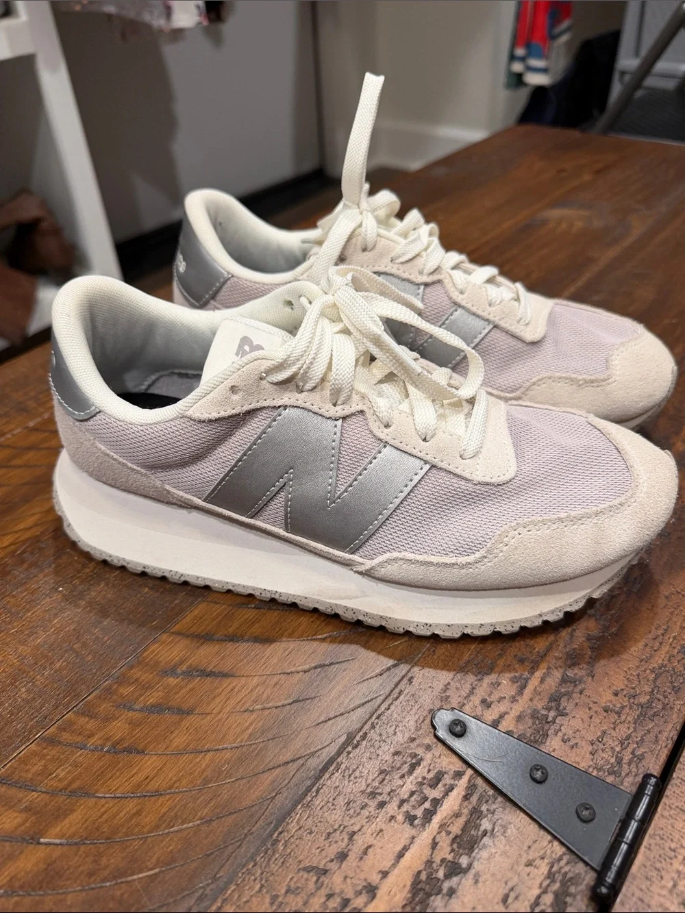 New Balance Women's Beige/gray Retro Runner Sneakers
